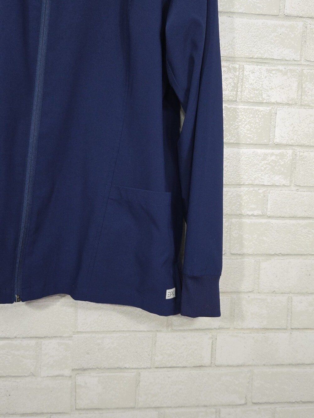 Epic by IRG *like new* scrub jacket - Picture 3 of 14